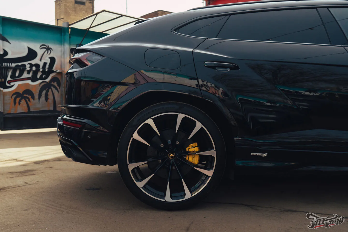 Окрасили суппорта для Lamborghini Urus
